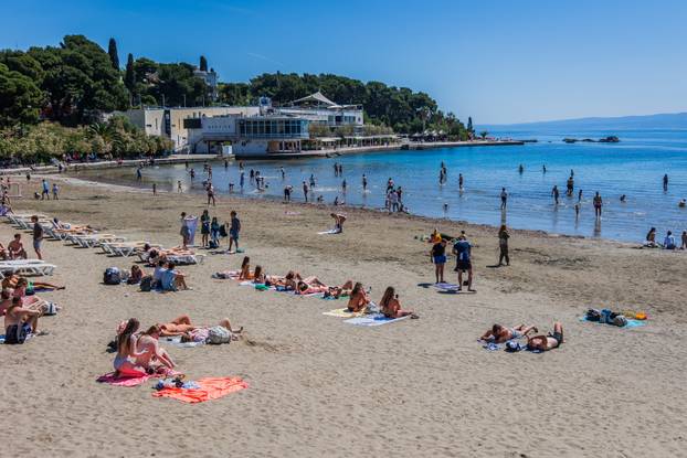 Split: Proljetni ugođaj na plaži Bačvice