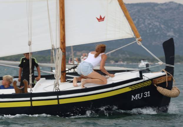 FOTO Čuvari stoljetne tradicije: Drveni brodovi utrkivali se na 'Regati za dušu i tilo' u Betini