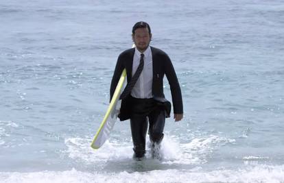 Sa surfanja na  sastanak - ovo odijelo ne trebate ni skidati