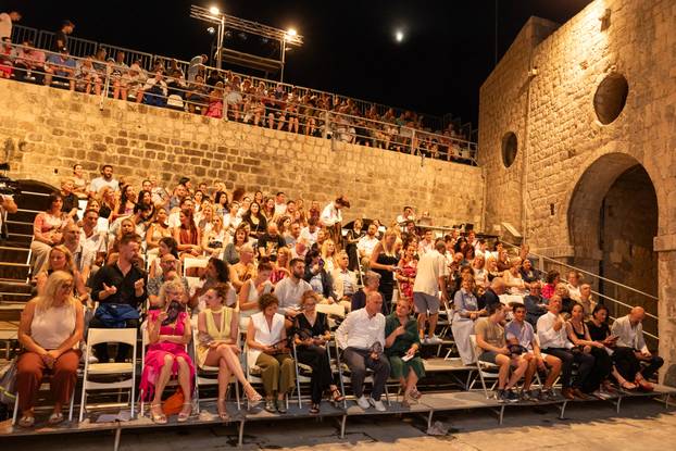 Dubrovnik: Otvoren 12. Midsummer Scene Festival premijerom predstave "Jedan za sve"