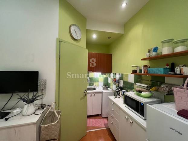 FOTO Ovih 15 kvadrata u Opatiji košta 129.000 eura! Prvi red do mora. Pogledajte što je stalo...