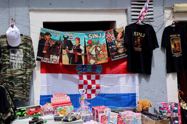 Sinj: Okupljanje ljudi u Sinju uoči 310. Sinjske alke