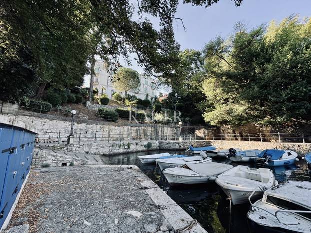 FOTO U Opatiji 13 kvadrata u suterenu prodaju za 129.000 €! Krevet je u kuhinji, a tu je i wc