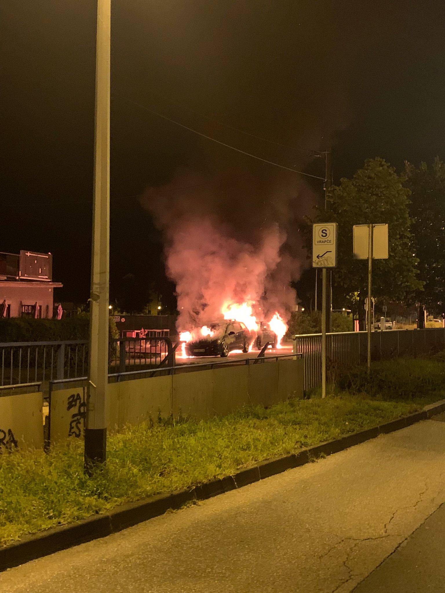 Detalji požara auta na Vrapču: Jedan koristila agentica za nekretnine s više optužnica?!