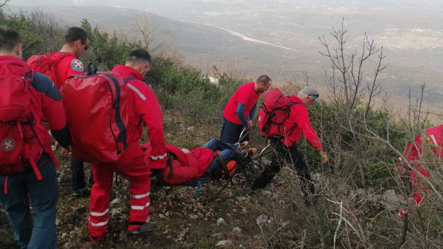 HGSS spasio planinara: Bez iskustva i opreme skliznuo na Dinari, pomogao je i helikopter
