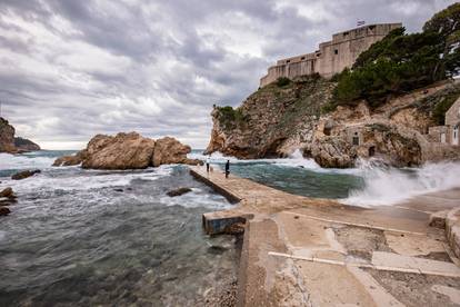 Dubrovnik su okružili sivi oblaci