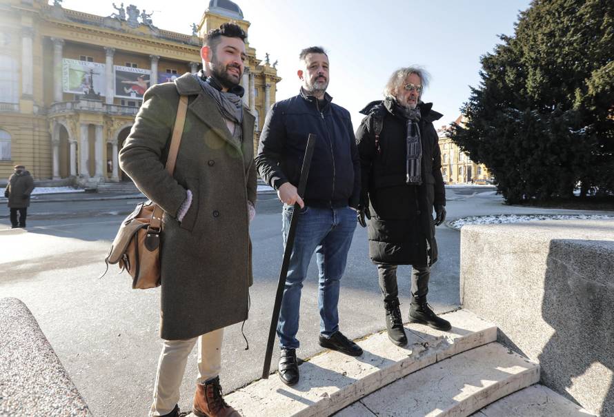 Zagreb: Husein Hasanefendić Hus i prijatelji postavili sliku Akija Rahimovskog kod Zdenca života  i zapalili svijeće    