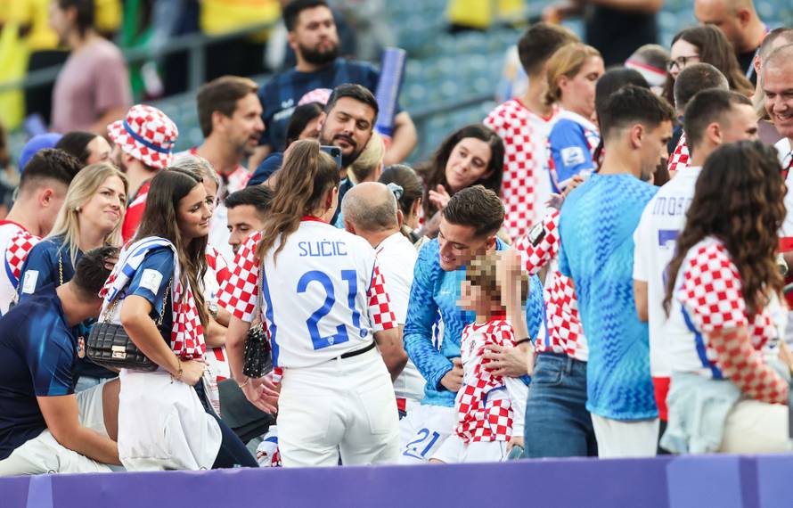 Dirljive scene nakon pobjede: 'Vatreni' as ljubio sina, Modrić čestitao, Luka Sučić sa sestrama