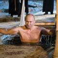 Ma što je to, samo -5: Putin se tri puta uronio u ledeno jezero