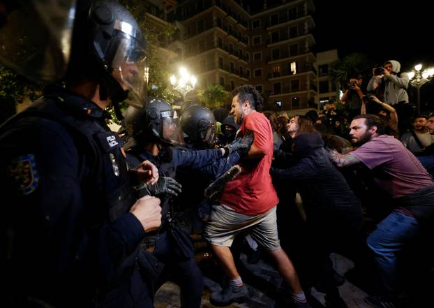 Protest against management of emergency response to the deadly floods in Valencia