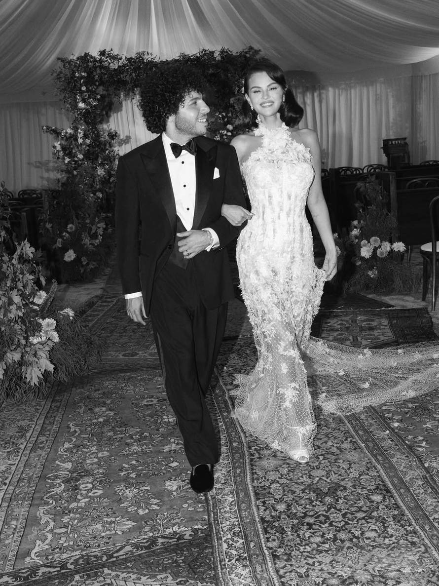 Selena Gomez pokazala sve tri vjenčanice, ali i neobični detalj koji je mnoge iznenadio