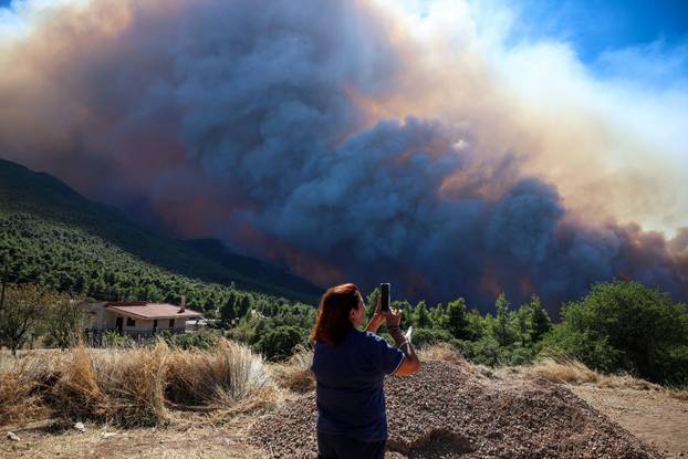 Wildfire in Krio Pigadi