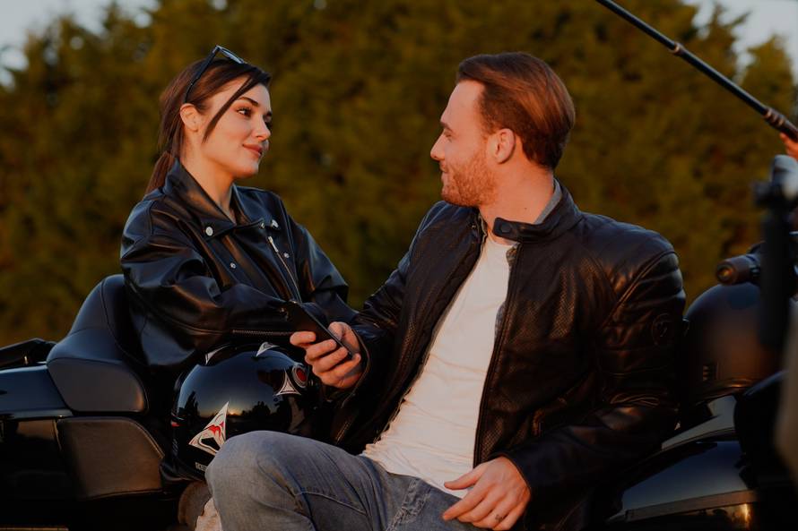 Ljepotica u koju se zagledao i Brad Pitt, mamila je poglede na crvenom tepihu u Cannesu...