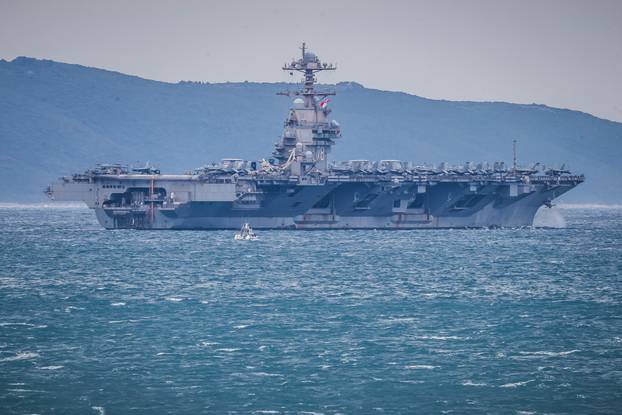Odlazak nosača zrakoplova USS Gerald Ford iz akvatorija Splita