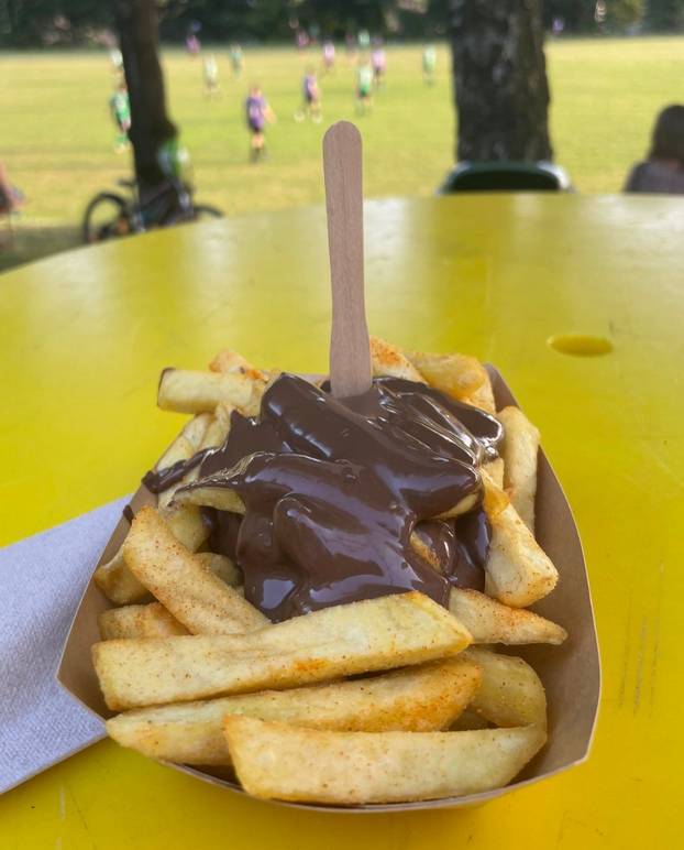 FOTO Biste li to probali? Evo što jedu na stadionima po svijetu