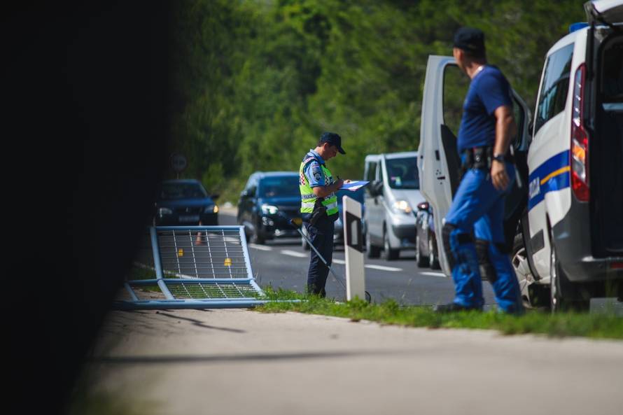 Jedna osoba poginula, dvoje ozlijeÄeno u prometnoj nesreÄi kod Zadra