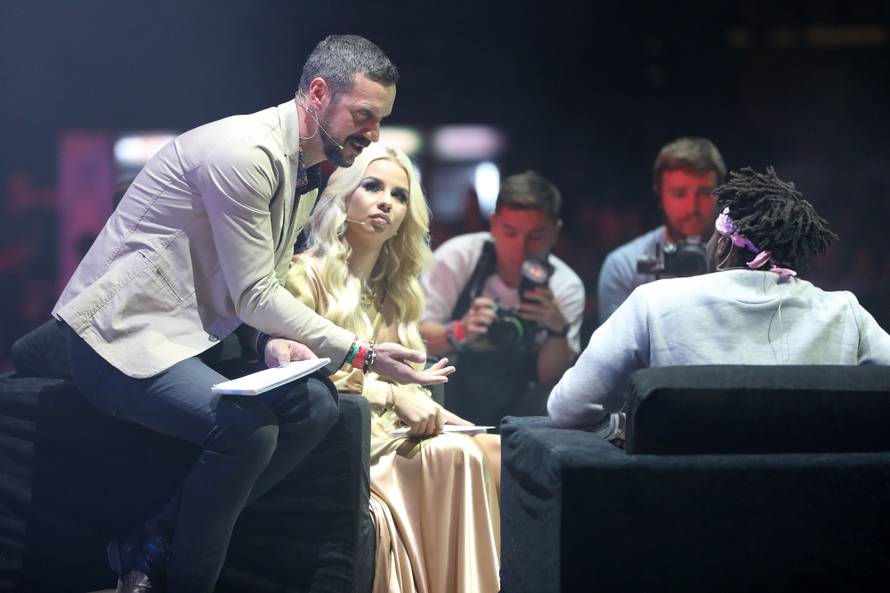 KSI oduševio krcatu Arenu: 'Trenutno sam slobodan dečko'