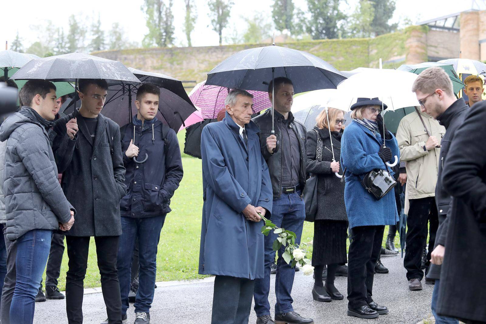 Zagreb: IspraÄaj i polaganje urni 11 pokojnika koji su tijela darovali Medicinskom fakultetu