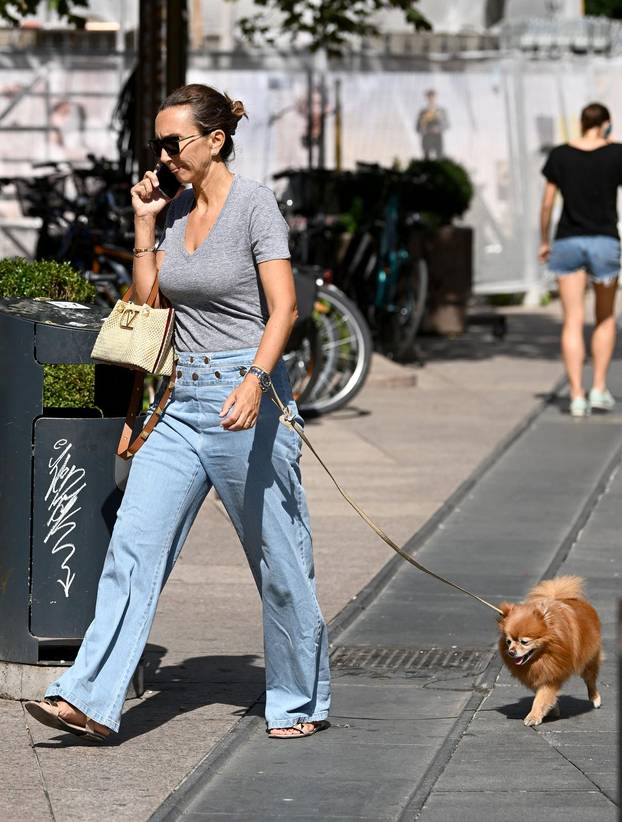 Zagreb: Iva Majoli u društvu svog ljubimca prošetala gradom