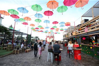 Zagreb:  Festival vrhunske hrane i glazbe Baš Naš otvoren je na platu Gradec