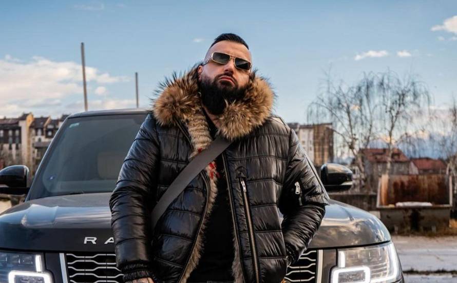 Poznatom reperu Bubi Corelliju zapalili su auto u Sarajevu