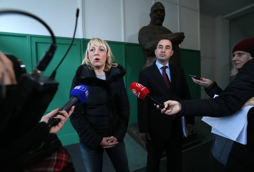 'Očajni Beljak suspendira sve potencijalne protukandidate'