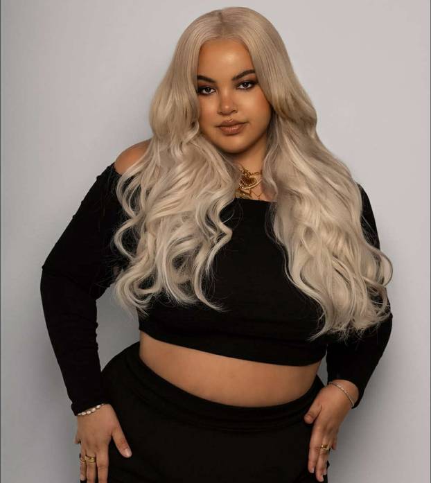 Plus-size influencerica ponosno pokazuje svoje obline: 'Tko se ne bi hvalio ovakvim grudima?'