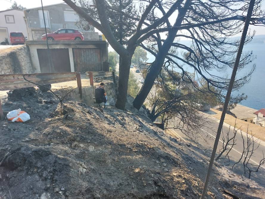DRAMATIČNI PRIZORI Od kuća i apartmana ostalo tek zgarište! Požar kraj Omiša gutao sve