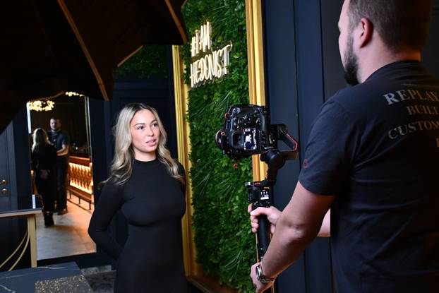 FOTO Pogledajte što u večernjim satima radi lijepa Lara iz 'Gospodina Savršenog'