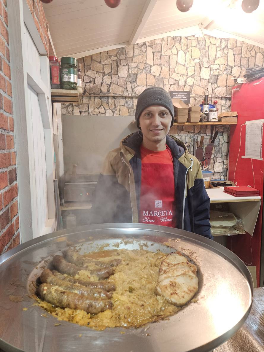 Veliki gastro vodič po Adventu u Zagrebu: Evo gdje pojesti dobre fritule i kobasice i za koji novac