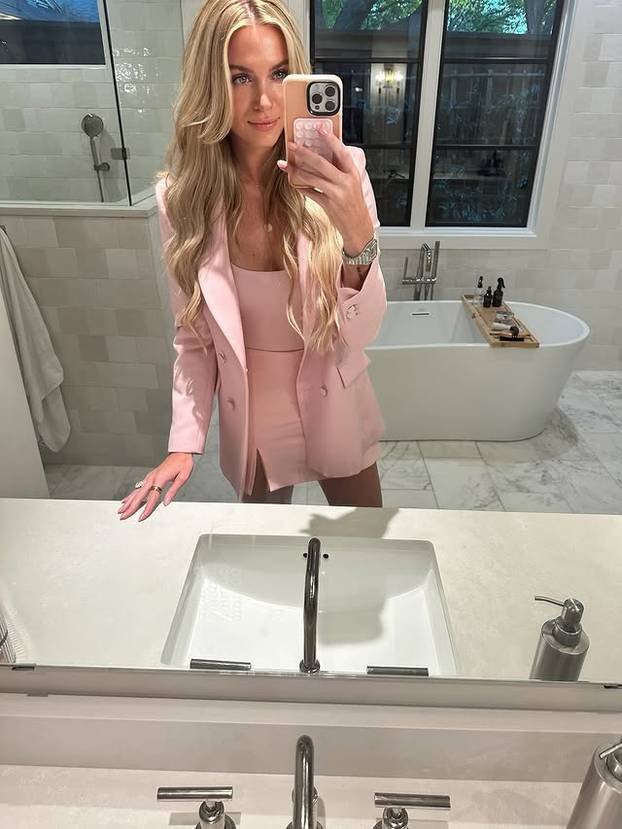 FOTO Zgodna doktorica: Mužu su poručili da me ostavi jer objavljujem prevruće fotografije