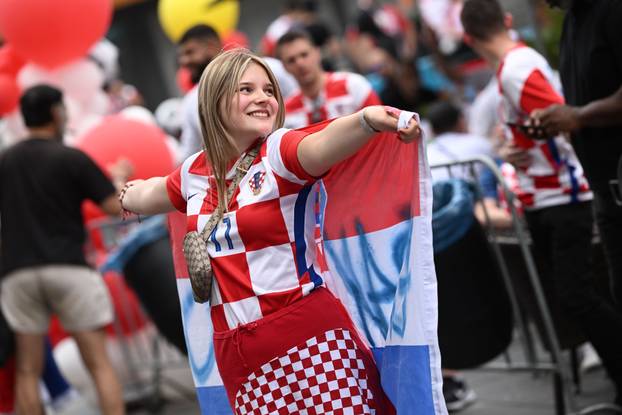 Navijačka atmosfera na ulicama Rotterdama  uoči večerašnje utakmice između Hrvatske i Španjolske