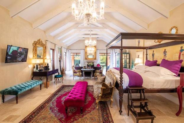 Luksuzni hotel između planina i vinograda nudi romantiku, mir i veličanstveno uređen interijer