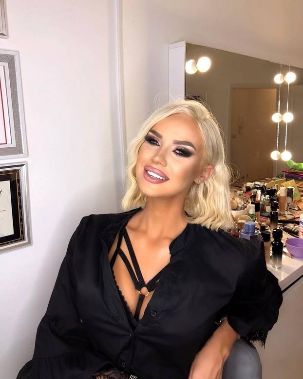 FOTO Obožava Vučića i Putina. Srpska političarka: Ružni bi da se politikom bave samo gabori!'