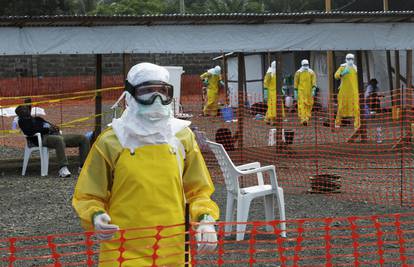 Liječnik u Liberiji oboljele od ebole liječi lijekom protiv side