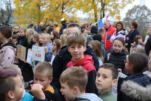 Zagreb: Roditelji OŠ Dragonožec organizirali novi mirni prosvjed
