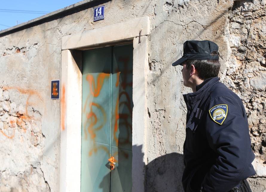 Zekanoviću nacrtali svastike na kući: 'Majci mi je pozlilo...'