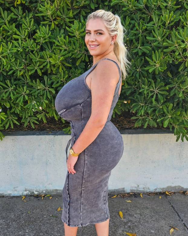 FOTO Grudi joj rastu iz dana u dan: 'Više im ne znam veličinu, nosim grudnjake po mjeri'