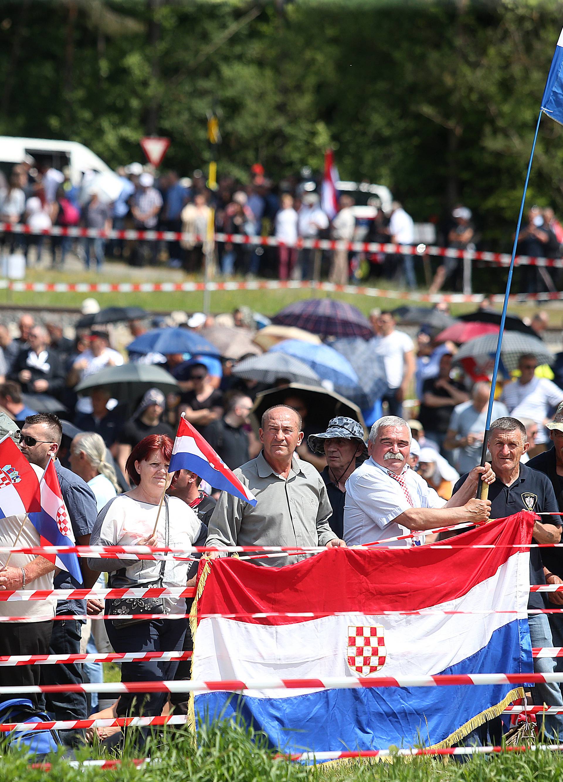 Jandrokovića izviždali: Ovdje smo da odamo počast žrtvama