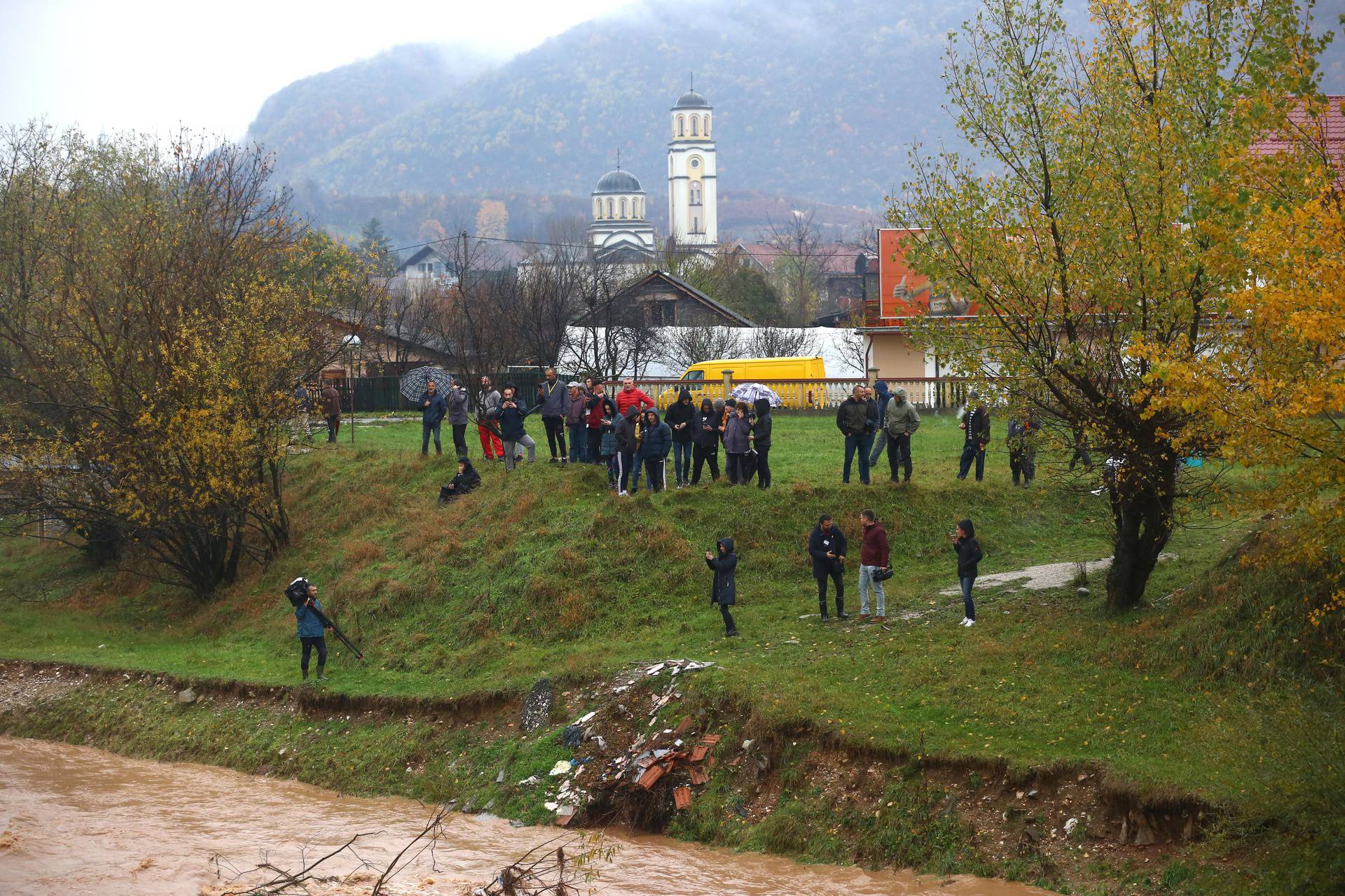 Izlijevanje rijeke Bosne i Željeznice iz korita na lokalitetu općine Ilidža