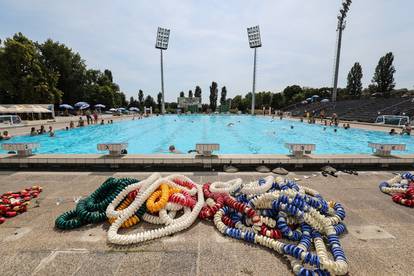 Zagreb: Plivalište Mladost na Savi