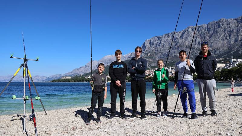 Mladi Makarani vole ribolov! 'Uopće nas ne zanimaju igrice i mobiteli! Udičarenje nam je vrh'