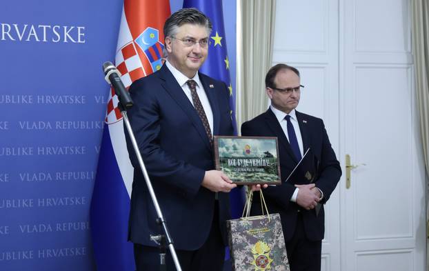 Zagreb: Andrej Plenković primio ukrajinsku djecu koja borave u Hrvatskoj na psihosocijalnoj edukaciji