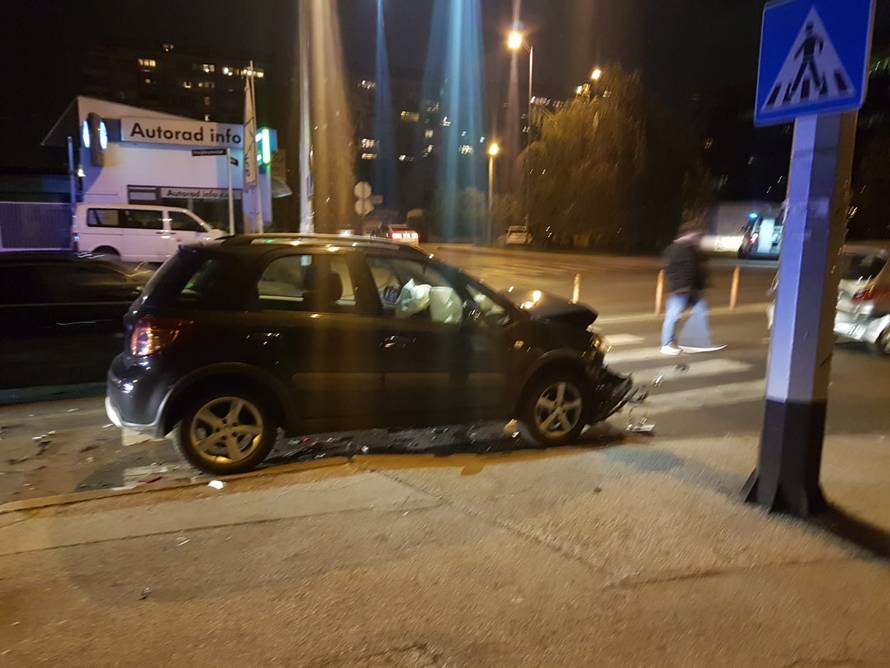 Sudar tri auta na Miramarskoj: Jedan čovjek je ozlijeđen