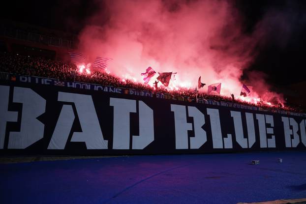 Zagreb: Zbog baklji nakratko prekinut derbi Dinama i Hajduka