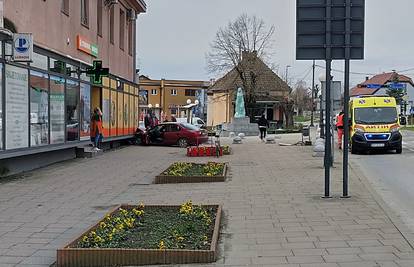 Vozač se zaletio u trgovinu u centru Kutine: Jedan čovjek zatražio je liječničku pomoć