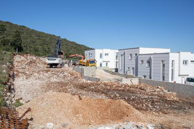 Kompleks Vila koji se gradi u Dračama, jednu od vila gradi i Halid Bešlić