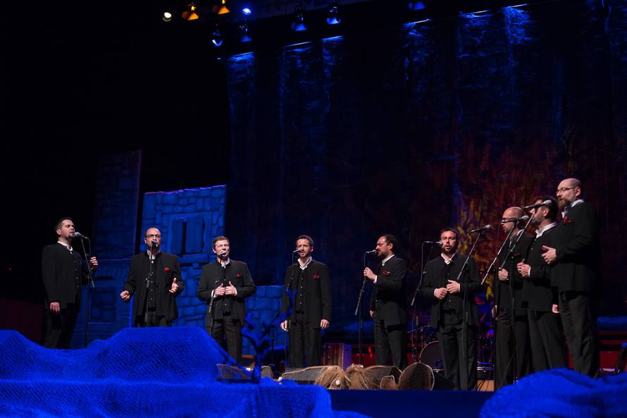 Publika nije prestajala pljeskati klapama Iskon, Šufit i Cambi