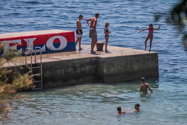 Split:  Prvi dan ljeta na plaži Firule