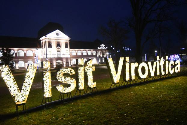 Virovitica: Središte grada sjaji  u blagdanskom ozračju jer traje manifestacija Advent u Virovitici
